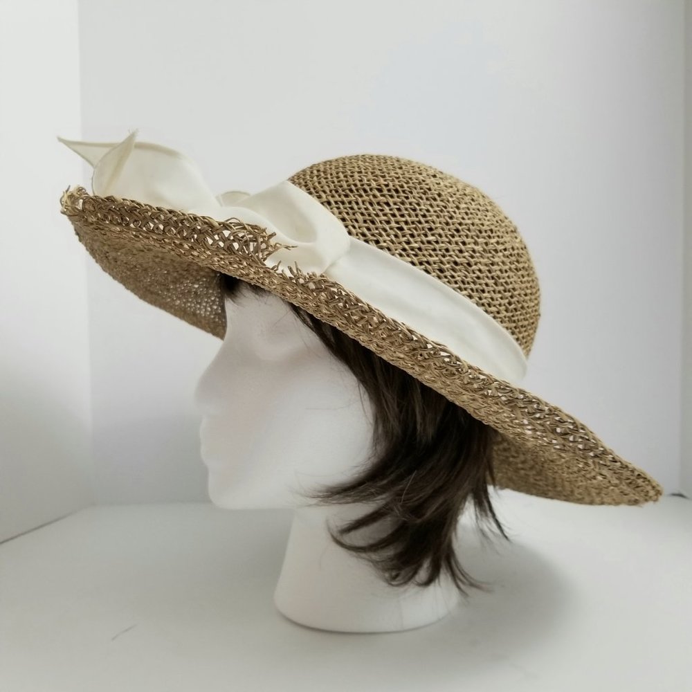 VINTAGE Women's Tan Straw Wide Brimmed Summer Hat - Picture 2 of 10